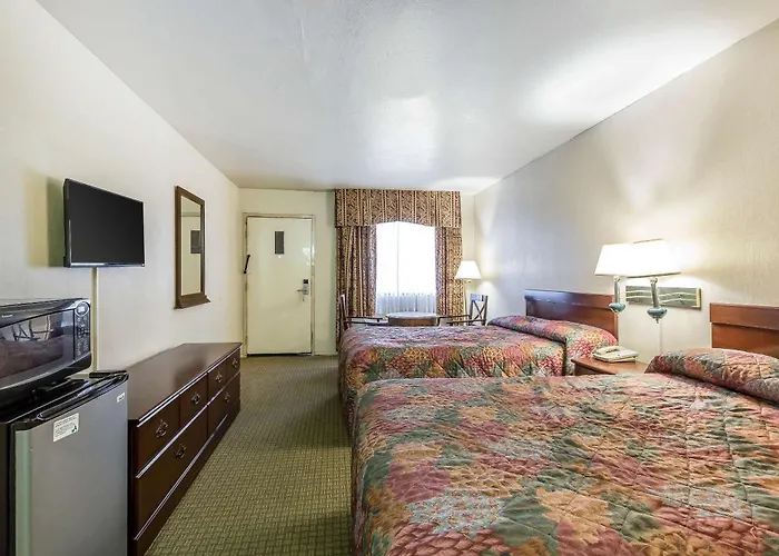 Rodeway Inn Magic Mountain Area