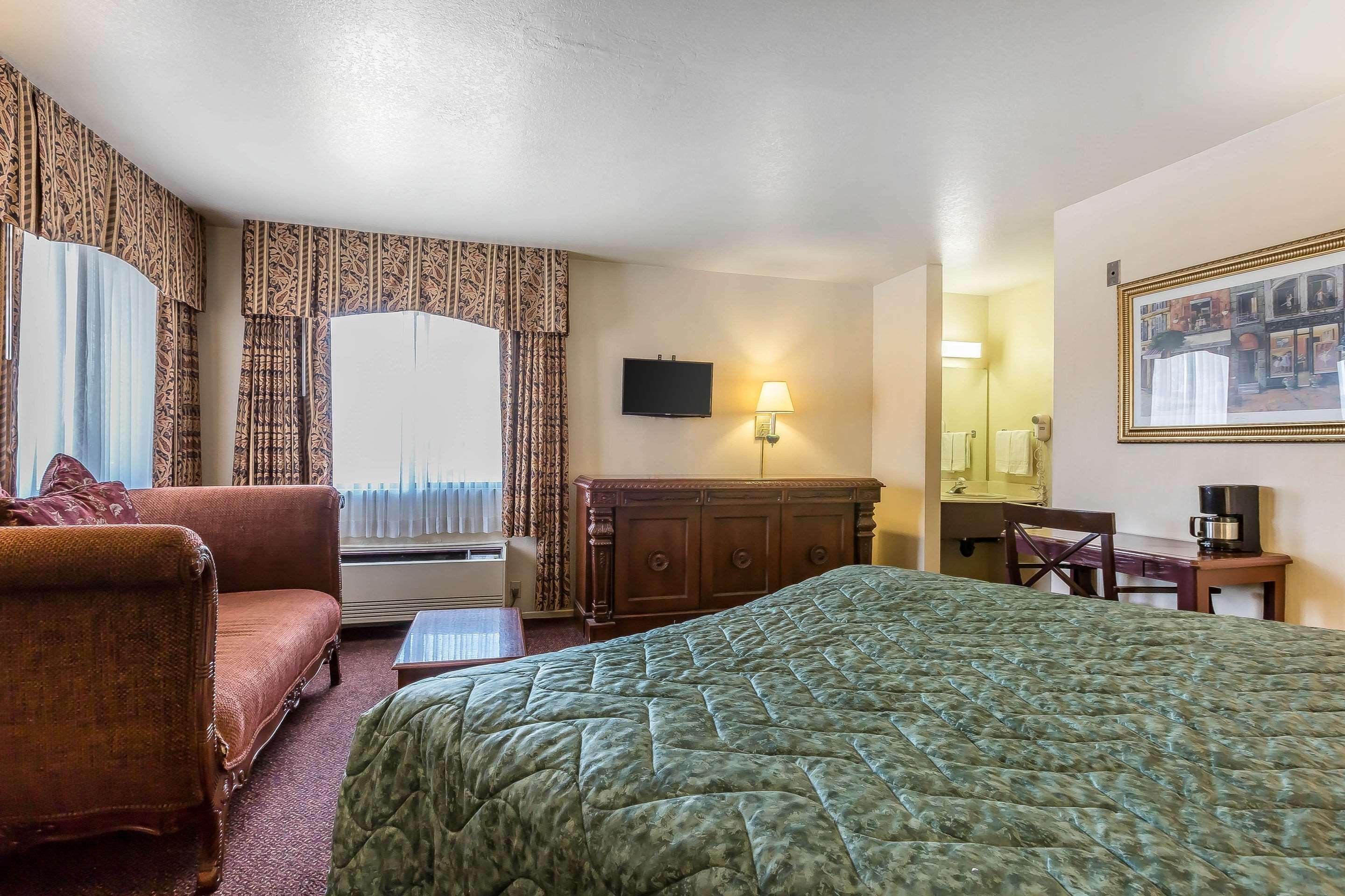 Inn Rodeway Magic Mountain Area