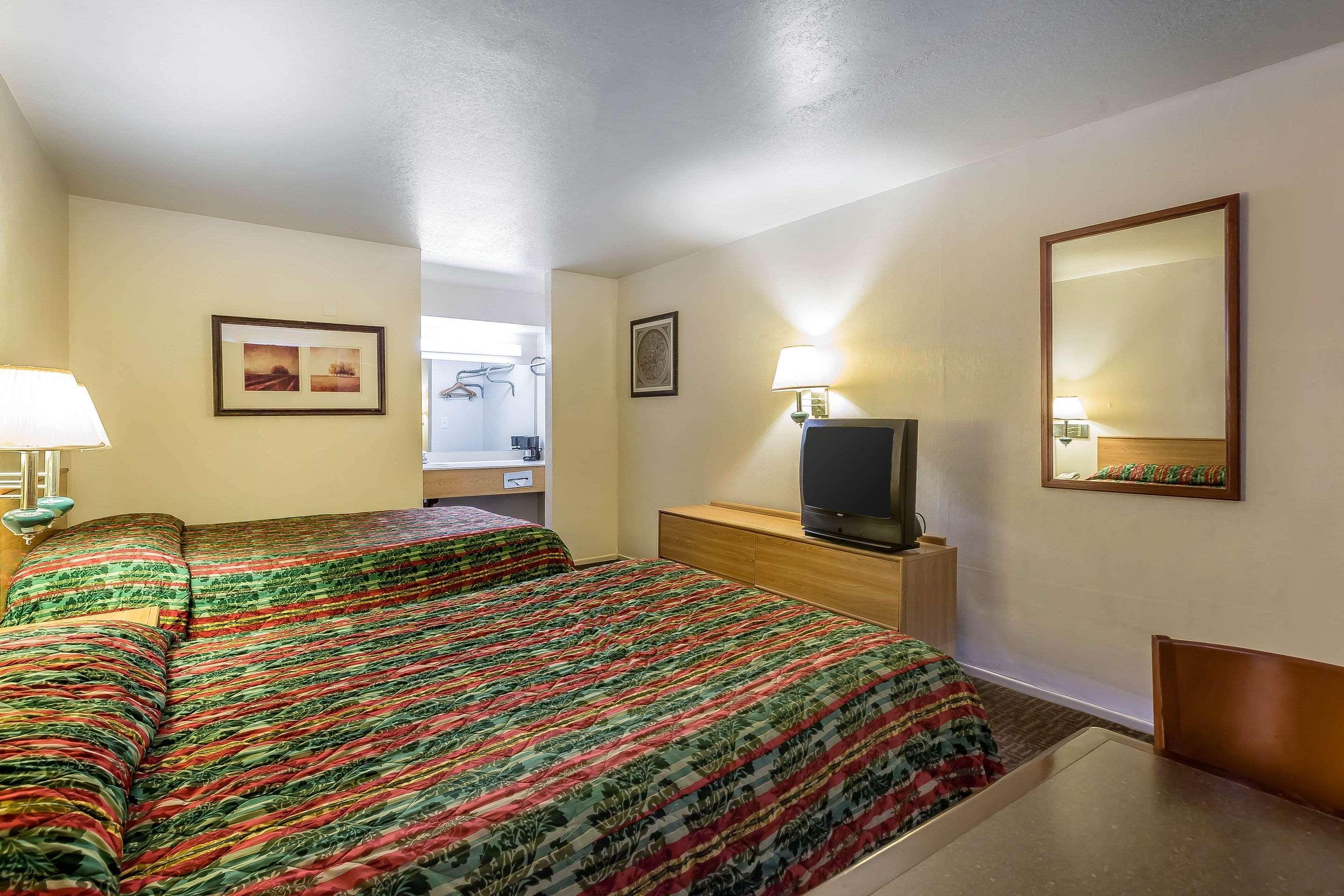 Rodeway Magic Mountain Area Inn Castaic