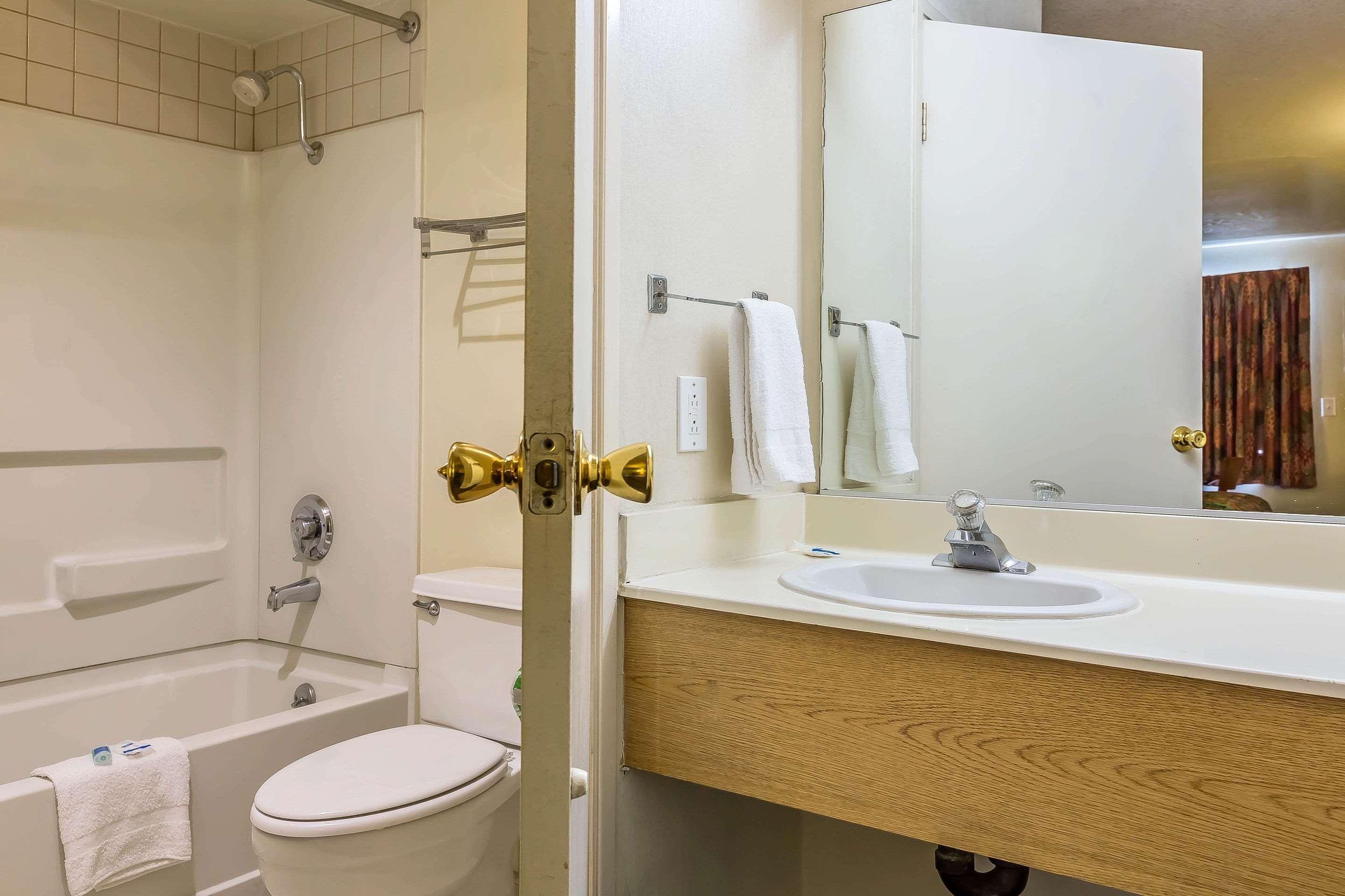 Rodeway Magic Mountain Area Inn Castaic