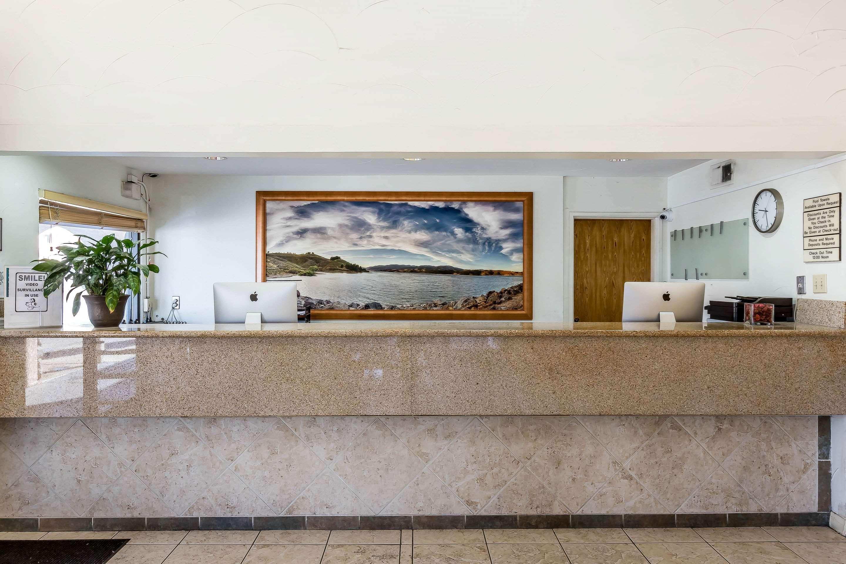 Inn Rodeway Magic Mountain Area