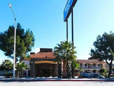 Rodeway Magic Mountain Area Inn
