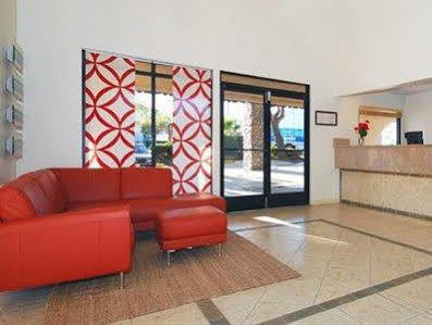 Rodeway Magic Mountain Area Inn